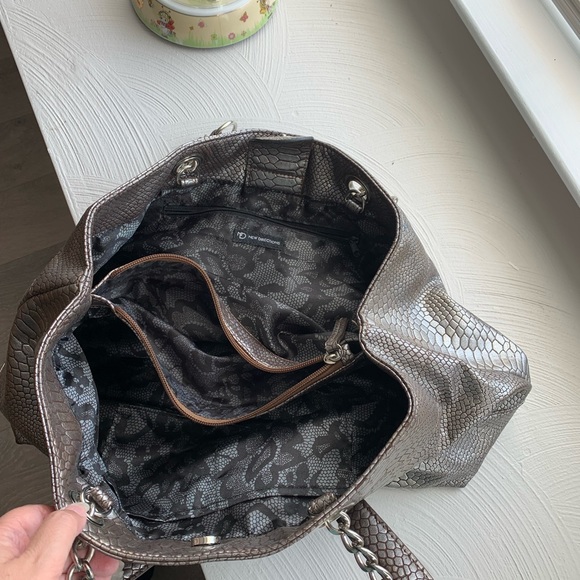 Leather silver New Direction purse in great shape - Picture 4 of 5